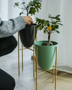 Outlet Beliani Vaso per piante rialzato LEFKI Metallo 16 cm Verde menta Oro Verde