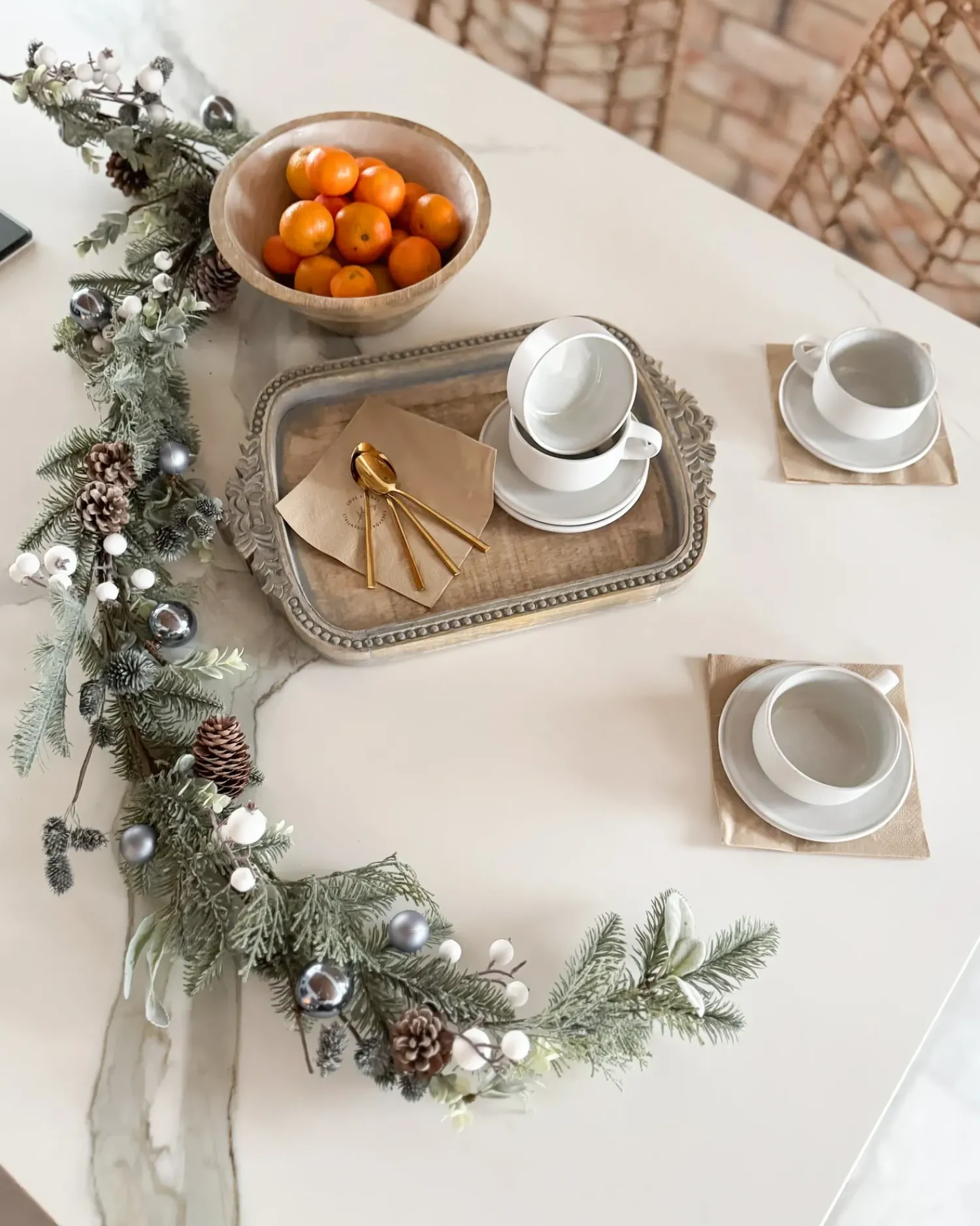 Sale Beliani Vassoio ASIUT Legno di mango Marrone chiaro Marrone Grigio