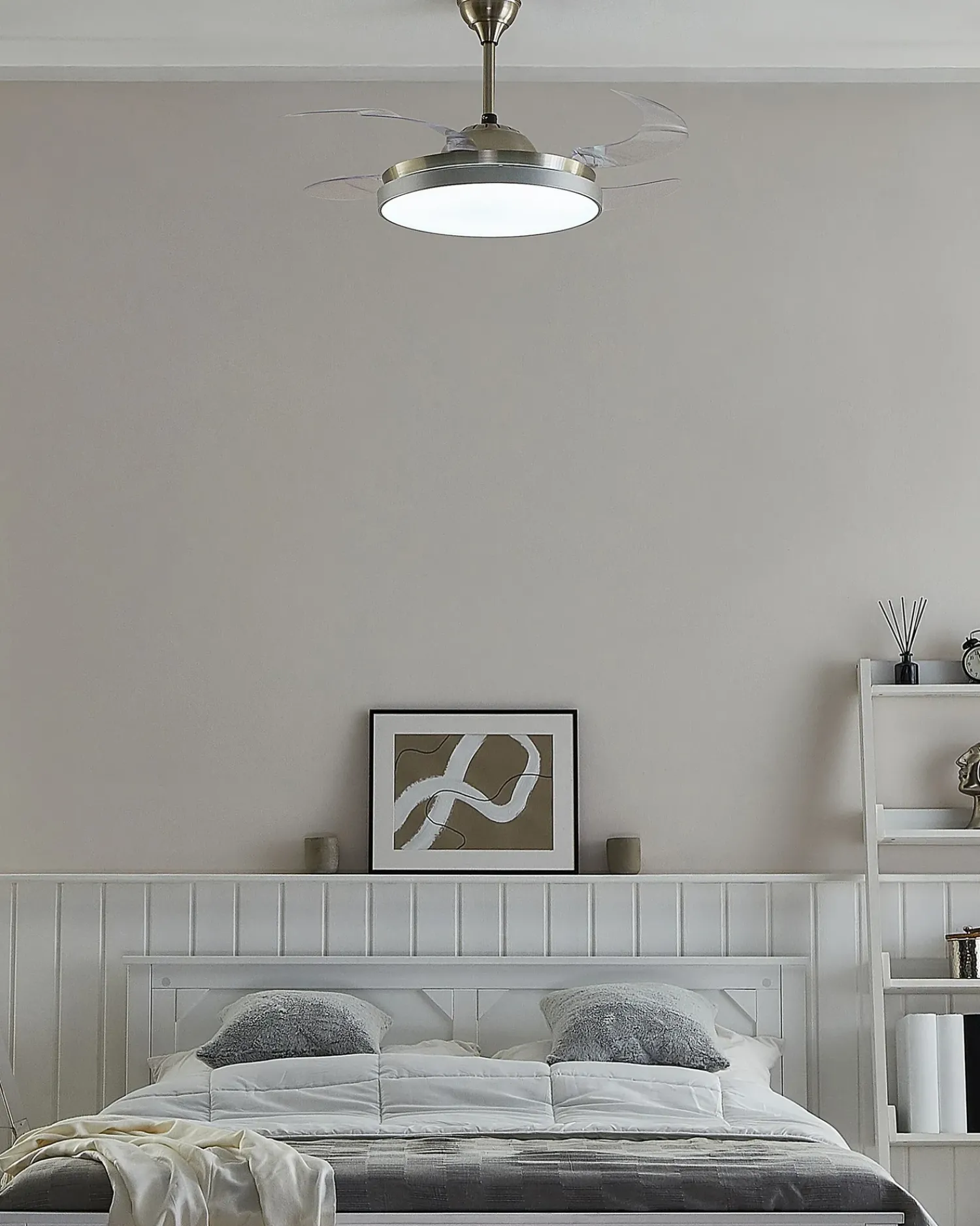 Sale Beliani Ventilatore a soffitto con luce IBAR con telecomando LED Trasparente Bianco Trasparente Argento