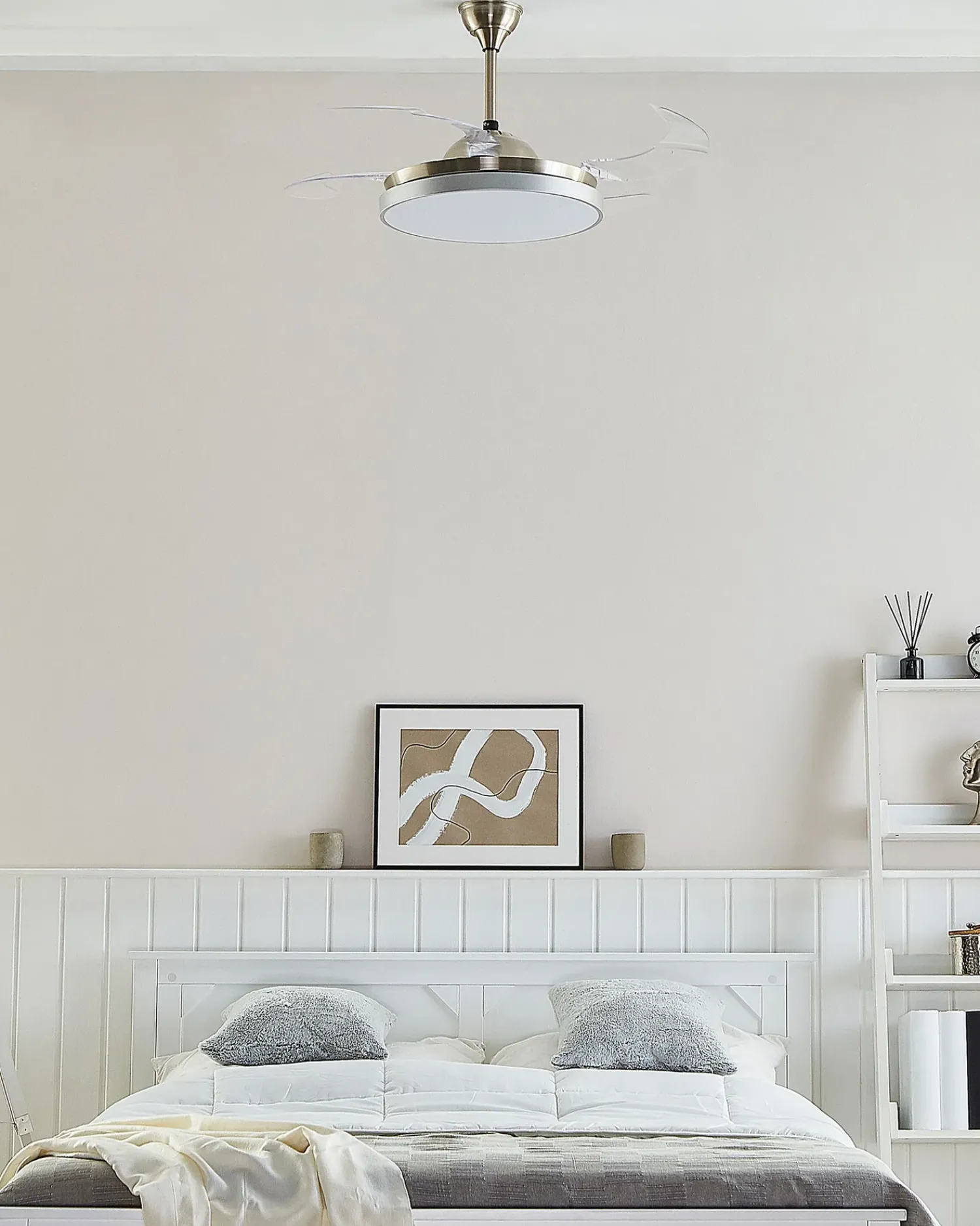 Sale Beliani Ventilatore a soffitto con luce IBAR con telecomando LED Trasparente Bianco Trasparente Argento