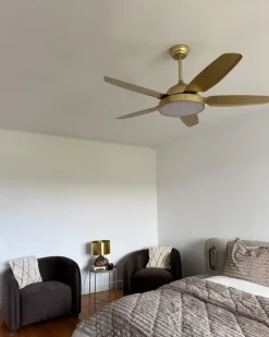 Sale Beliani Ventilatore a soffitto con luce GOSHAABA con telecomando LED Ottone